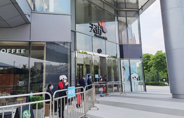 小店|直击徐汇复商复市首日：8家大型商超、102家身边小店恢复线下营业