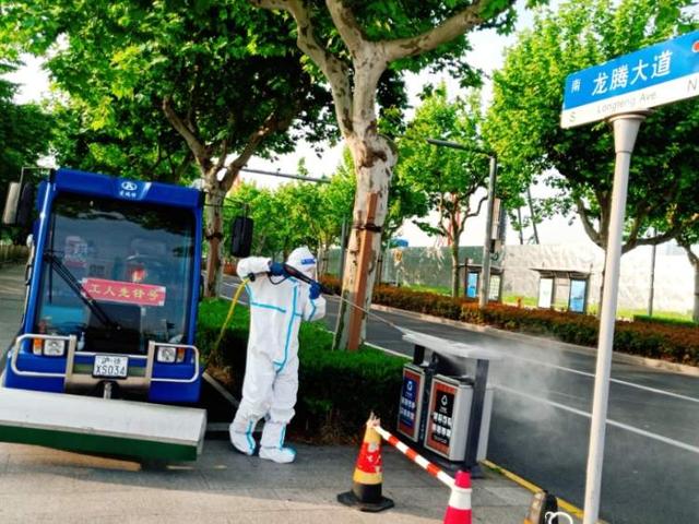 公厕|冲洗道路、清理垃圾、公厕消毒……环卫部门“大扫除”,让城市以整洁环境迎复工复产复商复市