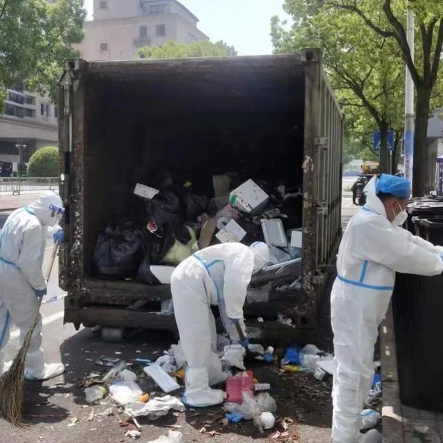 公厕|冲洗道路、清理垃圾、公厕消毒……环卫部门“大扫除”,让城市以整洁环境迎复工复产复商复市