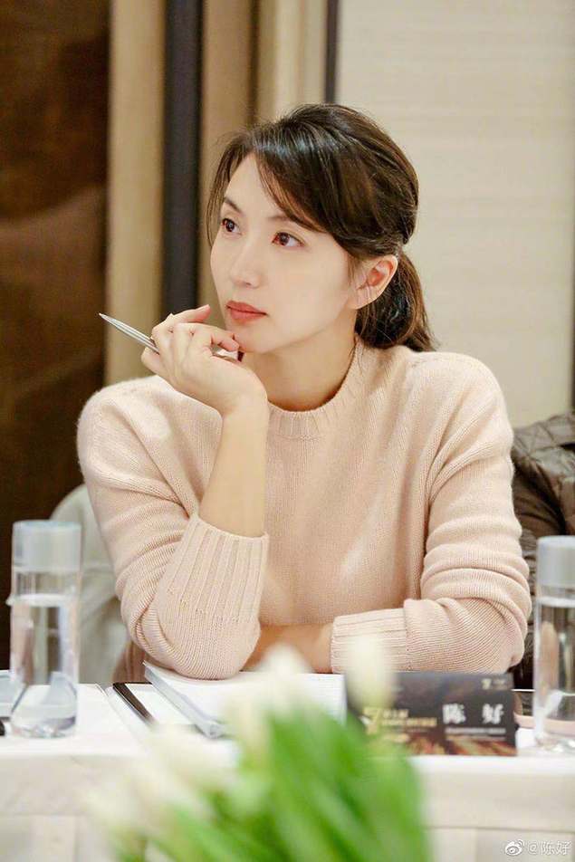 万人迷|43岁陈好晒美照秀冻龄美貌 豪华客厅意外曝光