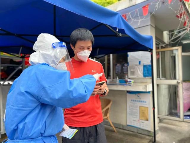 高境镇|直击!新江湾城防范区居民可有序外出,都去干了啥?