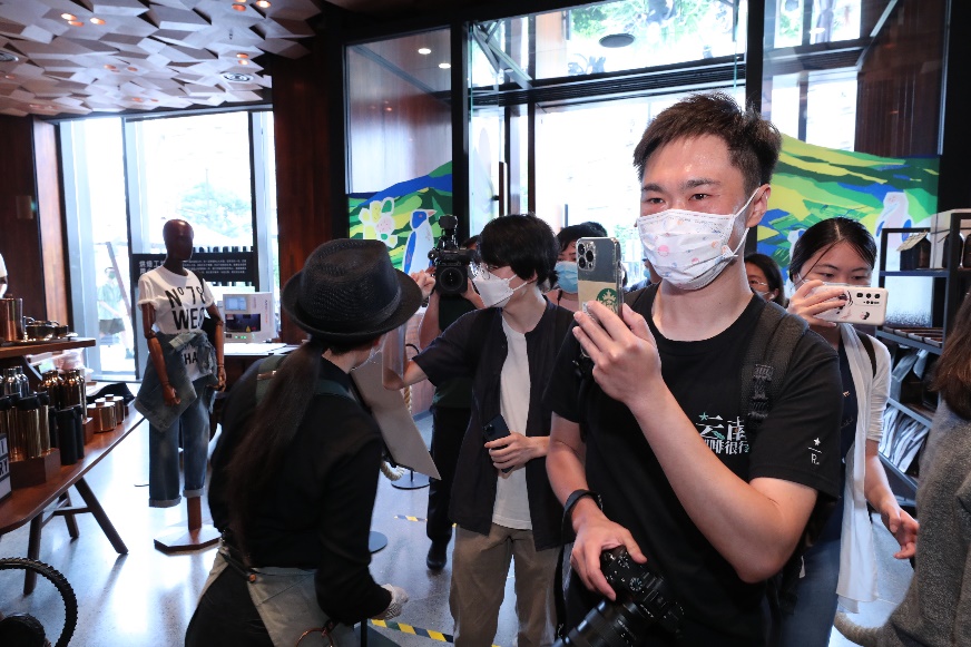 |上海人的咖啡快乐回来了 咖啡奇幻乐园重启 星巴克上海近600店复工