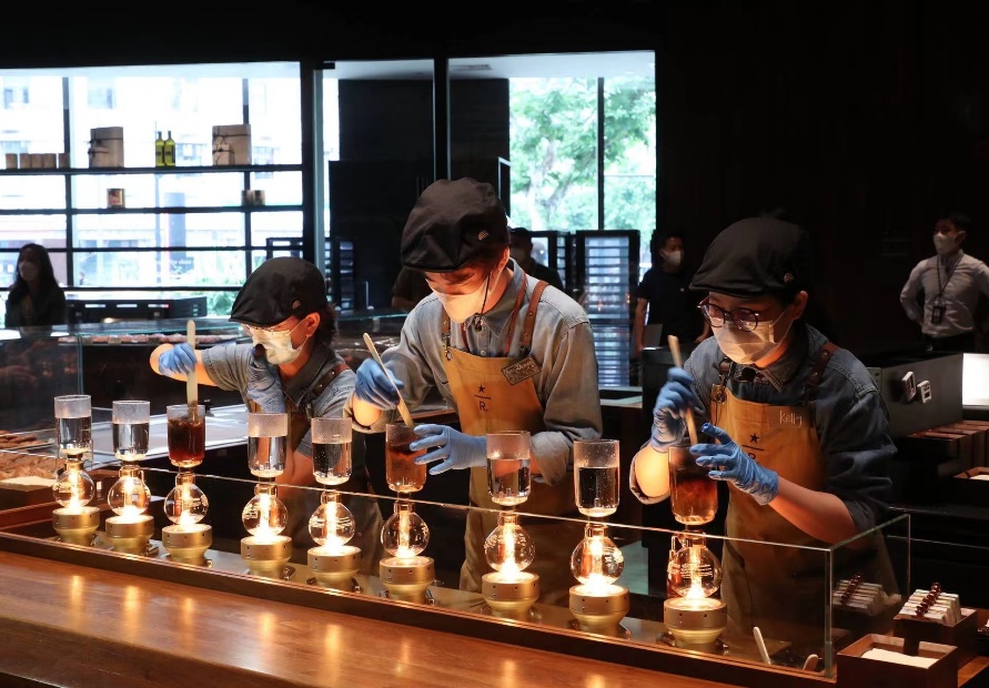 |上海人的咖啡快乐回来了 咖啡奇幻乐园重启 星巴克上海近600店复工