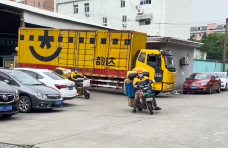 618|超9成快递小哥返岗、个人寄件业务全面恢复……上海人,你的快递到了吗?