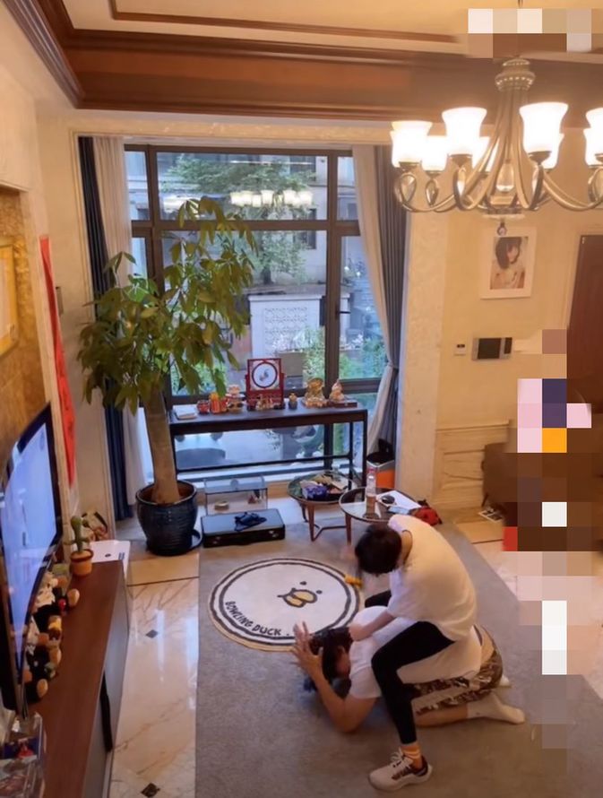 陈龙|沪男星陈龙自曝被＂家暴＂ 被章龄之甜蜜暴击撒狗粮