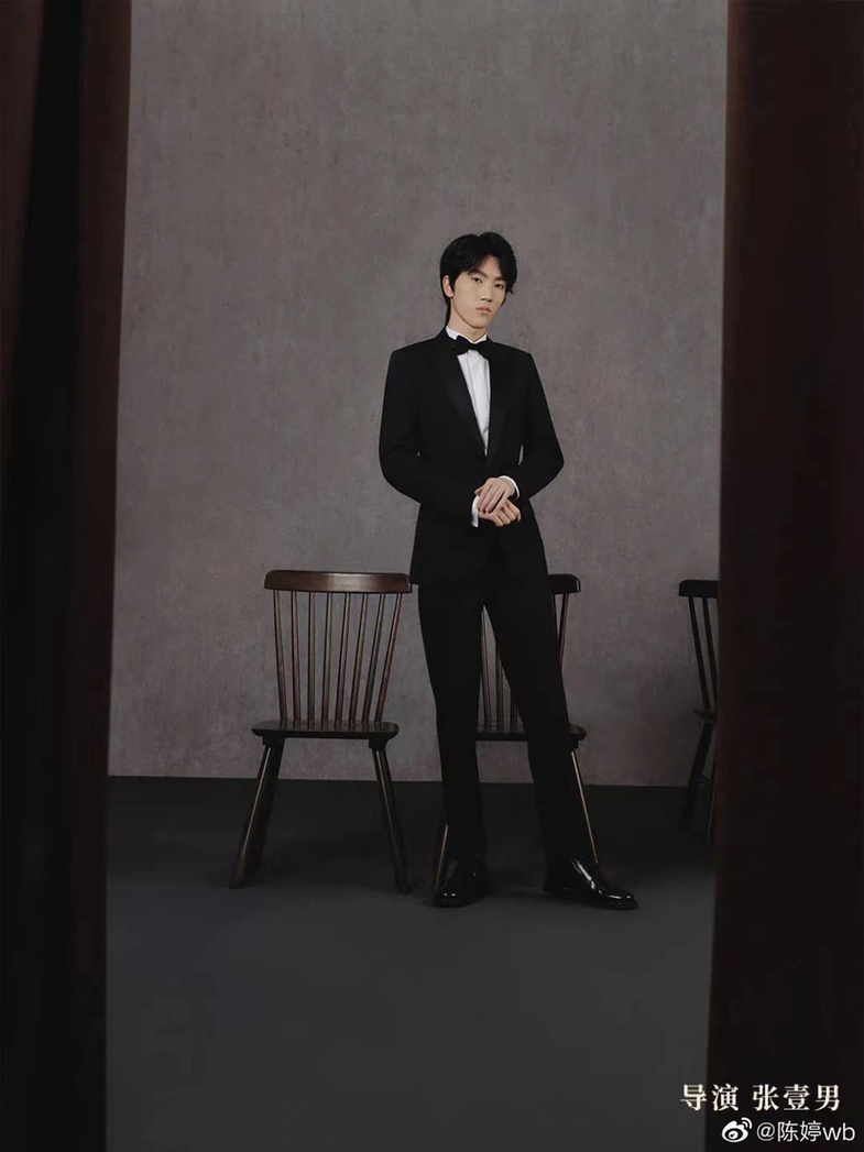 五官|张艺谋20岁儿子近照曝光 鼻梁高五官立体超帅