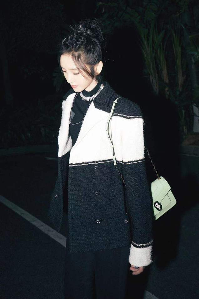 新造型|唐艺昕当妈后身材有料 新造型气质大变帅酷有型