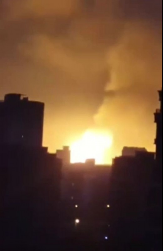 俞杰|上海石化起火,外卖小哥吼退围观群众:学化工的,深知潜在危险