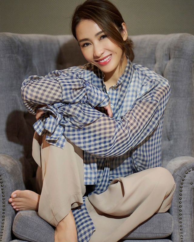 凹造型|阔太黎姿晒宅家自拍美照 休闲装尽显优雅气质