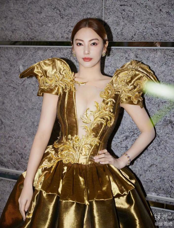 魅惑|张雨绮着黑白亮片裙曲线完美 修身设计性感魅惑