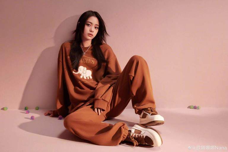 美少女|22岁欧阳娜娜晒美照可盐可甜 时而随性时而甜美