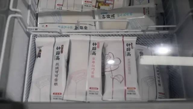 批发市场|最低8毛一根!记者带你探访崇明冷饮批发市场