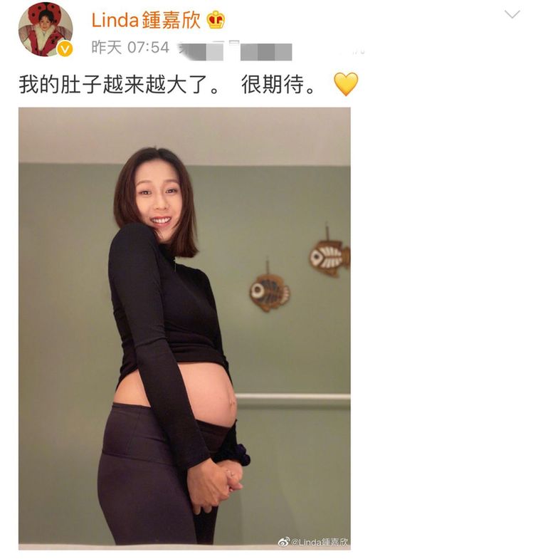 四肢|38岁钟嘉欣晒三胎孕照 肚大如萝四肢纤细状态佳