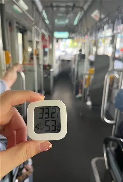 乘客|40℃ ,公交车竟不开空调?司机乘客直呼“受不了”,咋办?
