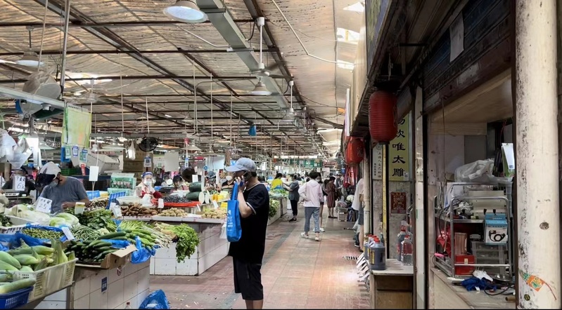 上海火|“上海最好吃的菜场”嘉荟复市:摊主抓阄上岗,马路菜贩一夜消失