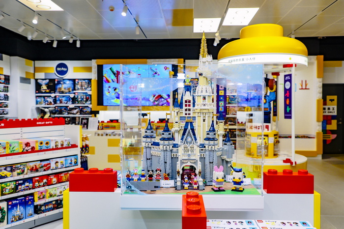 |创意玩乐体验 上海前滩太古里乐高授权专卖店年度首开