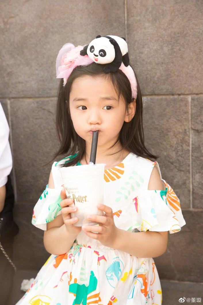 五官|董璇同款女儿似姐妹 6岁酒窝五官精致身高猛长