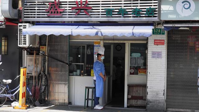 馄饨|百年老店碰上旧改,“烟火气”何以留住?