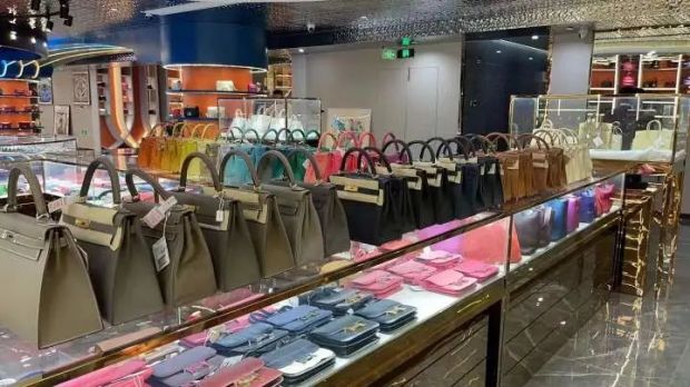 奢侈品行业|爱马仕不香了!杭州女子卖掉10多只包换现金!有人砸120万买百达翡丽手表投资,结果飞快“打脸”……