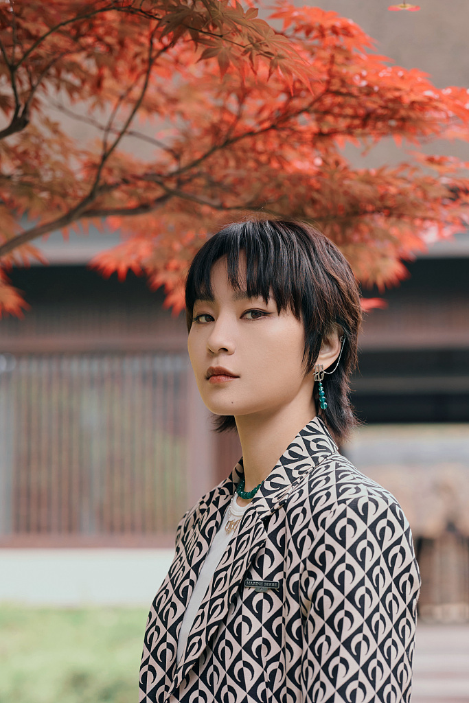 造型|36岁周笔畅摩登造型惊艳了 时髦碰撞别样火花