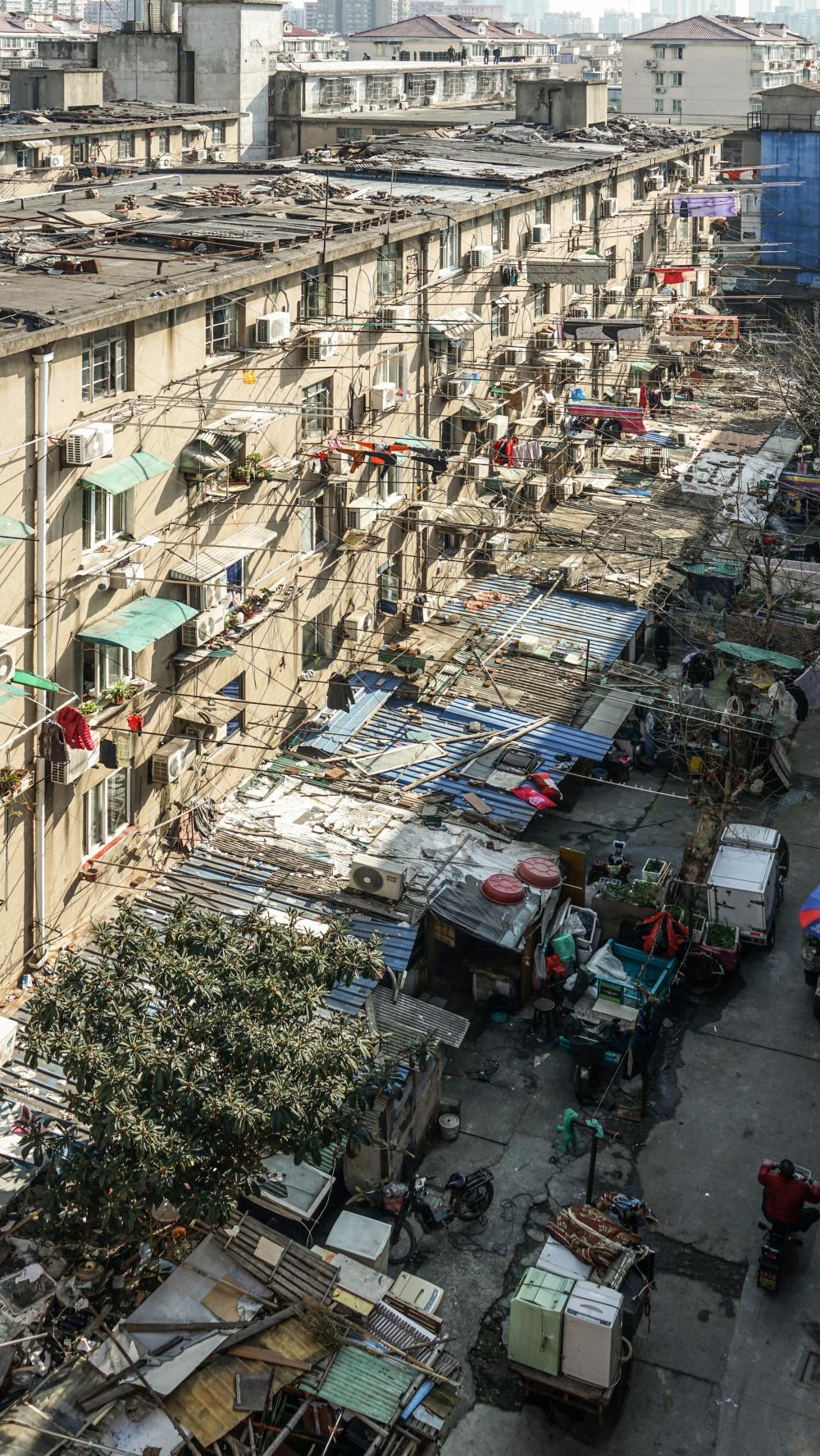 公房|上海这个小区,“老破小”变身新房,居民还能买下租赁公房变为产权房