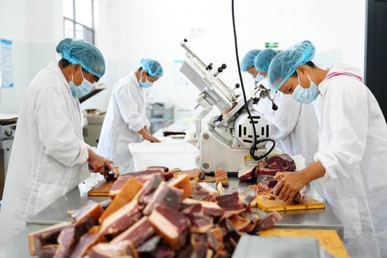 |古村里的新车间 拼多多助力“舌尖上的诺邓火腿”产业振兴