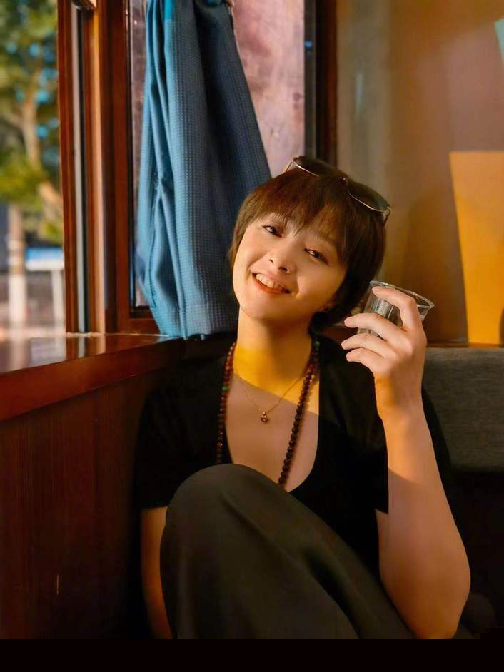 卸妆|37岁蒋欣不惧镜头公开卸妆 真实素颜曝光惊艳了