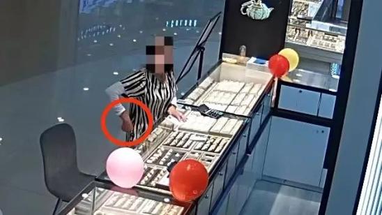 收款过程|金饰品还能“买二赠四”？这波操作震惊了……