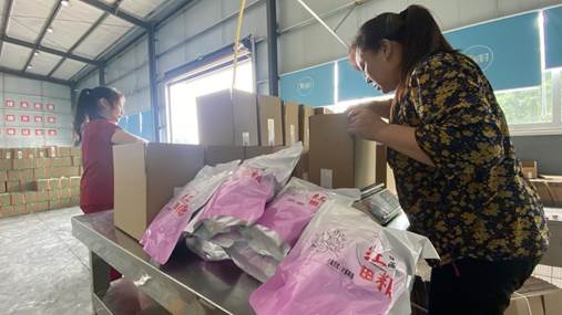 |90后拼多多新农人的情怀 传承百年古法技艺带民致富