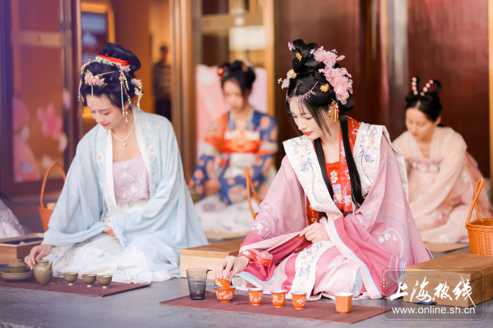 直击!豫园沉浸式体验中国茶非遗 还有一大波汉服美女品茶斗茶——上海热线消费频道