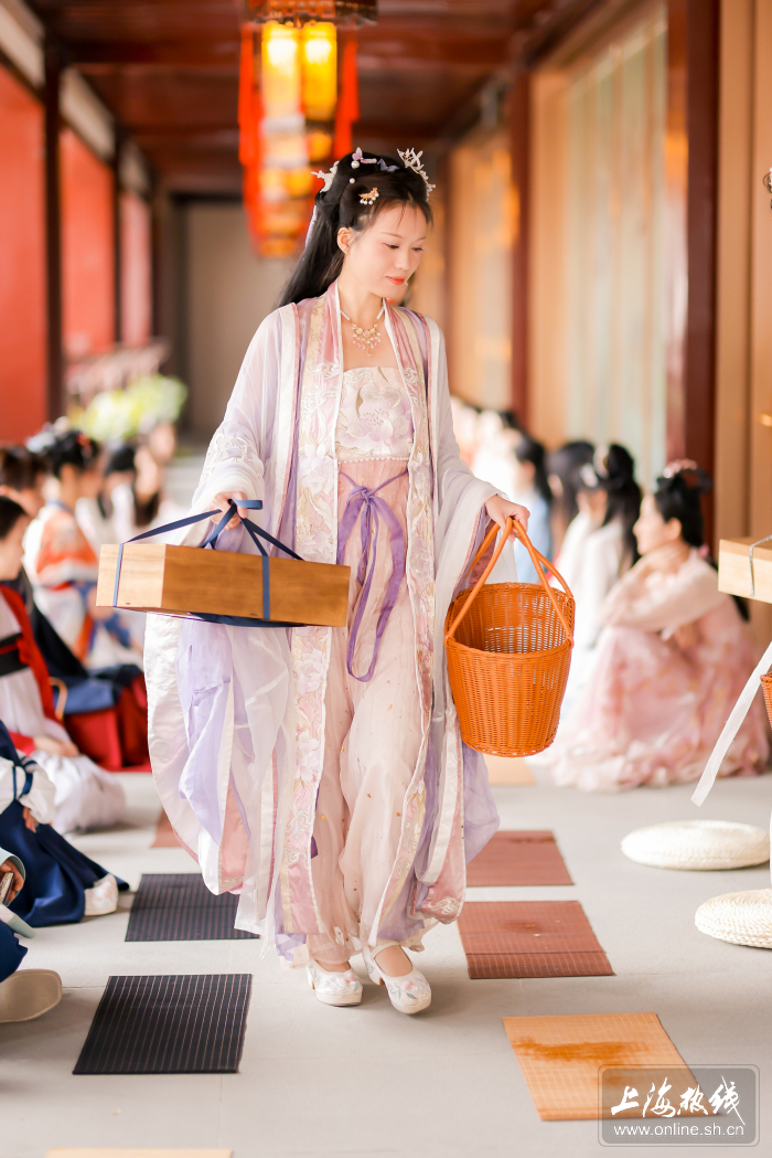直击!豫园沉浸式体验中国茶非遗 还有一大波汉服美女品茶斗茶——上海热线消费频道