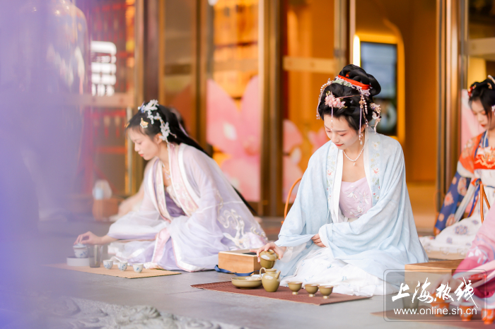直击!豫园沉浸式体验中国茶非遗 还有一大波汉服美女品茶斗茶——上海热线消费频道