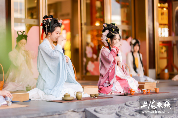 直击!豫园沉浸式体验中国茶非遗 还有一大波汉服美女品茶斗茶——上海热线消费频道