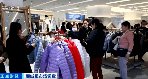 羽绒服品牌|卖爆了!销量暴增、客流量翻番!有店铺一天卖了90万元!1500亿元的大市场来了→