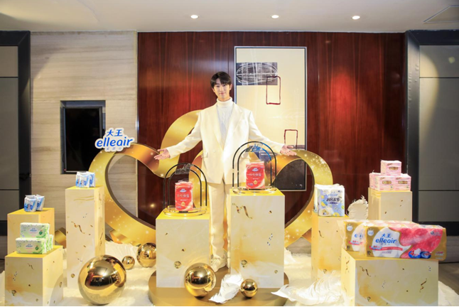 elis|大王爱璐儿致悦系列火红登场 徐明浩分享＂爱的陪伴＂