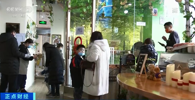 羊驼|太火爆!这类店铺,客流量暴增!人均消费百元起步!20-30岁用户占六成!你去过吗?