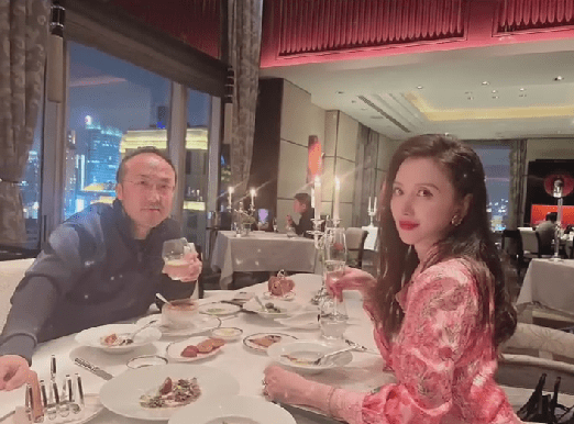 老公|张萌与富豪老公过情人节 两人婚后依旧甜蜜浪漫