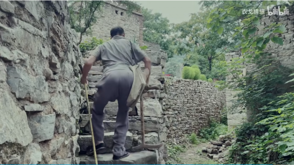 相忘|上千万播放!二舅爆火后,悄悄离开了村子!视频作者希望止于相忘!