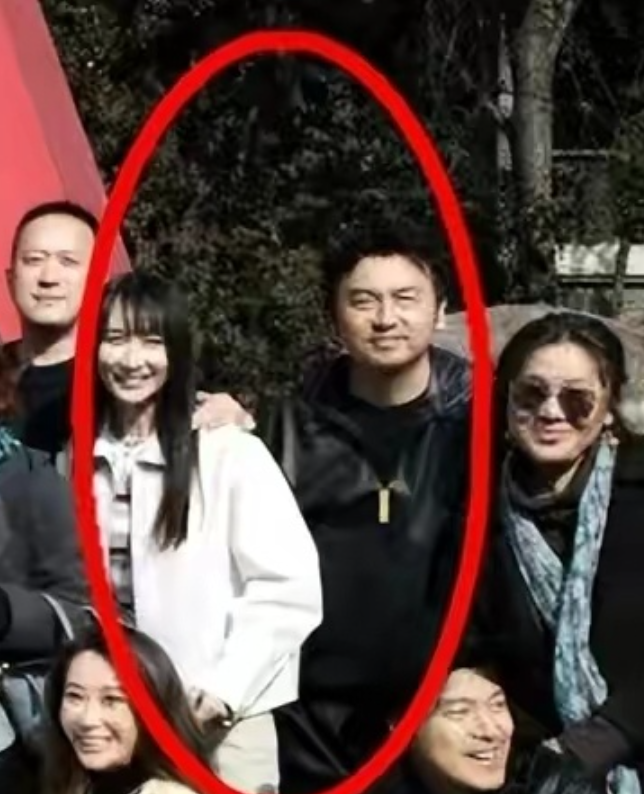 雷佳音的老婆女儿照片 IMGe0be037d3bdc63655584260.png